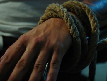 Aún se mantienen operativos de investigación y reconocimiento en la zona para dar con el paradero de los cuatro hombres que aún permanecen privados de la libertad. UNS