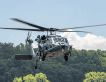 La Defensa señaló que los dos helicópteros se utilizan para el rescate de un paciente, quien forma parte de la tripulación de un buque. ESPECIAL