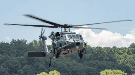 La Defensa señaló que los dos helicópteros se utilizan para el rescate de un paciente, quien forma parte de la tripulación de un buque. ESPECIAL