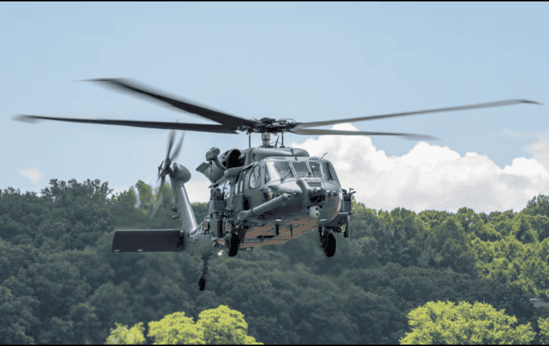 La Defensa señaló que los dos helicópteros se utilizan para el rescate de un paciente, quien forma parte de la tripulación de un buque. ESPECIAL