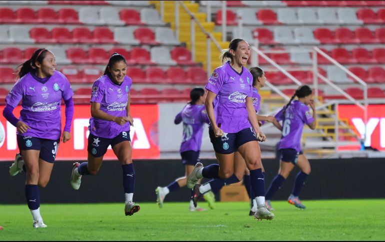 Adriana Iturbide remató de cabeza en tiro de esquina para poner el segundo a la cuenta. IMAGO7/R. Dávila