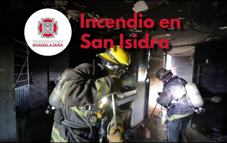 El fuego fue extinguido con agua a presión, sin embargo, alcanzó a consumir varios objetos del lugar y desgastar techos y paredes. ESPECIAL / FACEBOOK Protección Civil y Bomberos Guadalajara