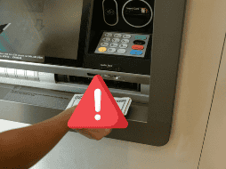 El SAT analiza la información recibida y la compara con las declaraciones fiscales correspondientes. CANVA