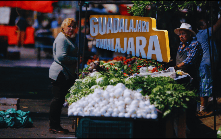 “El Baratillo” se conforma por cuatro mil 500 puestos formales, reconocidos por la alcaldía; sin embargo, hay decenas, quizá cientos más sin registro. EL INFORMADOR / ARCHIVO