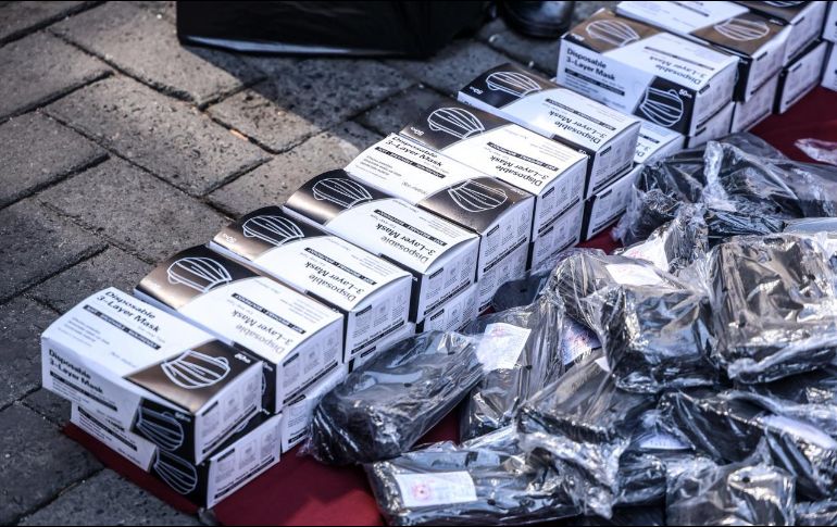 En las tiendas de material y equipo médico que se ubican en la Avenida Federalismo algunas presentaciones de cubrebocas se agotaron desde ayer. EL INFORMADOR / ARCHIVO