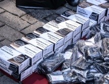 En las tiendas de material y equipo médico que se ubican en la Avenida Federalismo algunas presentaciones de cubrebocas se agotaron desde ayer. EL INFORMADOR / A. Navarro