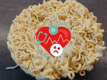 Muchas sopas instantáneas se comercializan en recipientes de poliestireno, un material que al calentarse puede liberar sustancias químicas como el estireno. PIXABAY/CANVA/ESPECIAL