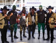 Familias completas, jóvenes y adultos se aglomeraron alrededor del ring para no perderse los enfrentamientos protagonizados por varias de las estrellas del Consejo Mundial de Lucha Libre. CORTESÍA