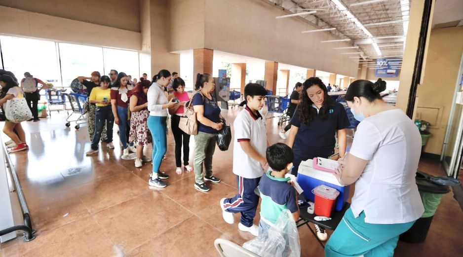 El objetivo es asegurar que todas las niñas, niños, adolescentes y personas adultas menores de 50 años cuenten con su esquema de vacunación completo. ESPECIAL