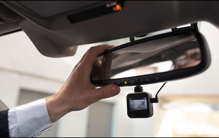 Usar de forma correcta una cámara en el auto puede convertirse en una aliada clave contra accidentes, fraudes y abusos en las carreteras. FREEPIK