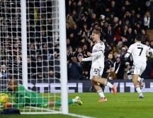 Raúl Jiménez fue protagonista en el gol del Fulham, pero no logró evitar la remontada del Everton en el cierre del partido. EFE / T. Akmen