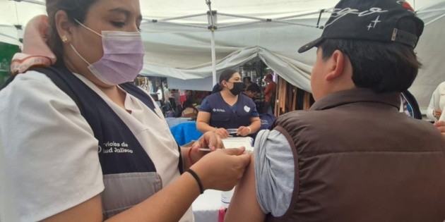 Abarrotan m&oacute;dulos de vacunaci&oacute;n contra el sarampi&oacute;n en Guadalajara y Zapopan