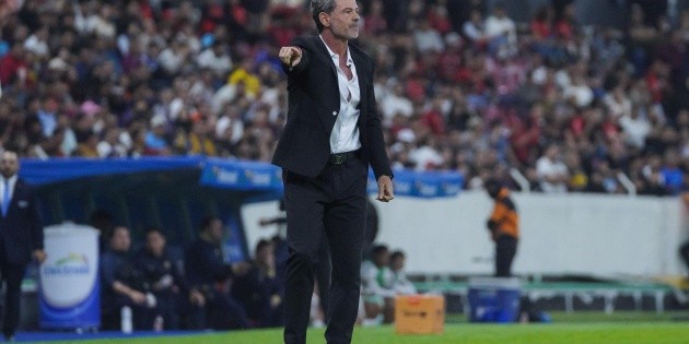 Atlas vive entre la incertidumbre institucional y el orgullo deportivo: Diego Cocca