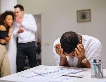 El mobbing laboral ha sido reconocido en los últimos años debido a sus consecuencias psicológicas y sociales, por lo que es importante prestar atención a las señales. ESPECIAL / CANVA