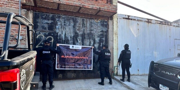 Aseguran veh&iacute;culos robados en presunto centro de remarcado en Tonal&aacute;