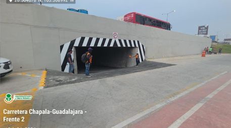 El retorno, que era una alcantarilla pluvial, fue cerrado con motivo de las obras de modernización y del sistema de Macrobús que se llevan a cabo en la carretera y que conectará al aeropuerto con el resto de la metrópoli. ESPECIAL / Gestión del Territorio Jalisco