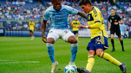 En el terreno de juego, Pérez destaca por su velocidad, desborde y habilidad en el mano a mano. AFP.