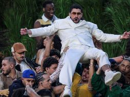 Durante poco más de 12 minutos, Benito encendió el estadio con una producción de alto impacto, coreografías masivas y una narrativa visual que celebró la cultura latina ante millones de espectadores en todo el mundo. EFE / C. Torres