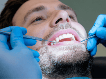 Su trabajo diario impacta directamente en la salud pública, recordando que una sonrisa sana es reflejo de cuidado, atención y bienestar general. CANVA