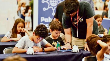 Niñas y niños participan en actividades del programa Reto Kids Jalisco, enfocado en impulsar el talento, la creatividad y el emprendimiento desde la educación primaria. ESPECIAL