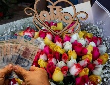 El 14 de febrero lleva a los mexicanos a realizar un gasto especial. ESPECIAL / EL INFORMADOR y CANVA