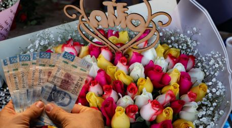 El 14 de febrero lleva a los mexicanos a realizar un gasto especial. ESPECIAL / EL INFORMADOR y CANVA
