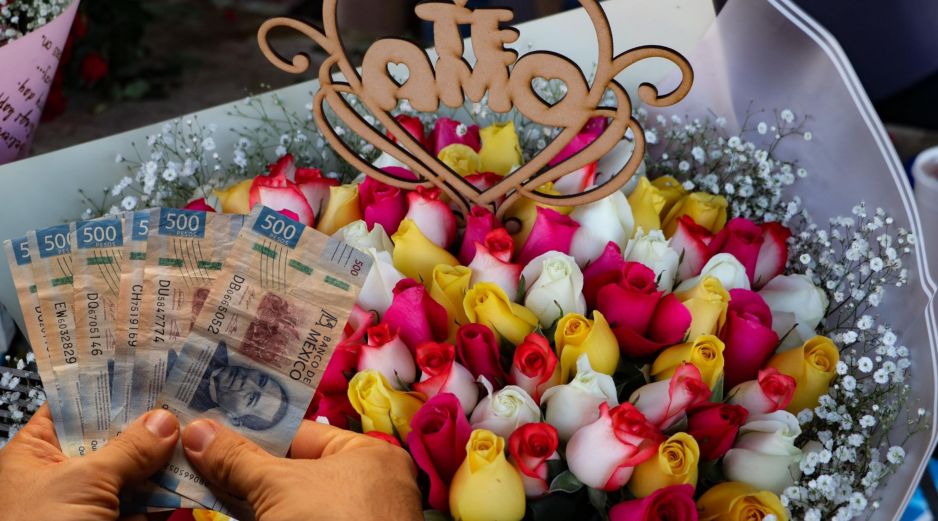 El 14 de febrero lleva a los mexicanos a realizar un gasto especial. ESPECIAL / EL INFORMADOR y CANVA