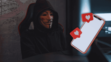 Hoy, los estafadores necesitan apenas tres segundos de audio real tomado de redes sociales para clonar una voz con hasta 85% de exactitud, según McAfee. ESPECIAL / CANVA