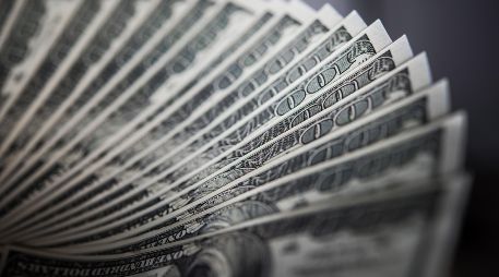 El dólar ha hilado dos sesiones consecutivas a la baja, y su comportamiento reciente refleja una volatilidad superior a la registrada durante el último año. FREEPIK