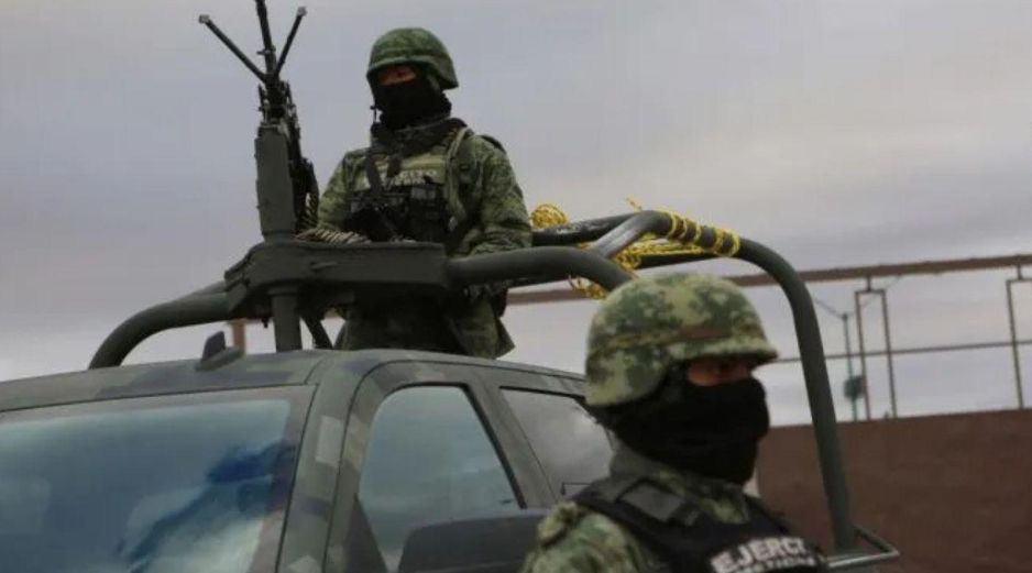 Durante la revisión del lugar, los militares aseguraron un lote de 10 armas largas, aproximadamente 100 cargadores, 4 mil 500 cartuchos útiles de distintos calibres, así como dos vehículos y diverso equipo táctico. EL INFORMADOR / ARCHIVO