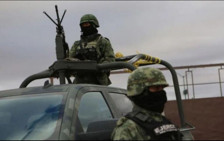 Durante la revisión del lugar, los militares aseguraron un lote de 10 armas largas, aproximadamente 100 cargadores, 4 mil 500 cartuchos útiles de distintos calibres, así como dos vehículos y diverso equipo táctico. EL INFORMADOR / ARCHIVO