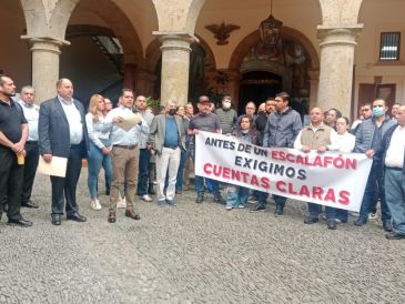 Un grupo de trabajadores sindicalizados manifestó su inconformidad y exigió transparencia en el manejo de los recursos de esta organización. ESPECIAL