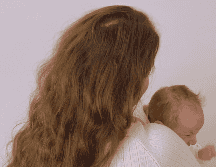 Es importante evitar corrientes de aire, cerrando puertas y ventanas, ya que los bebés aún no regulan de forma eficiente su temperatura corporal. ESPECIAL