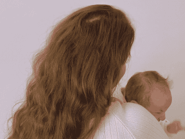 Es importante evitar corrientes de aire, cerrando puertas y ventanas, ya que los bebés aún no regulan de forma eficiente su temperatura corporal. ESPECIAL