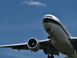 La suspensión de vuelos en la zona limítrofe entre EU y México coincide con un aumento en la tensión entre los gobiernos de los dos países. ESPECIAL