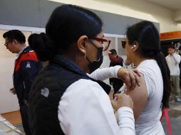 Se cuenta con 28 millones de dosis para aplicarse de inmediato. EFE/S. Gutiérrez