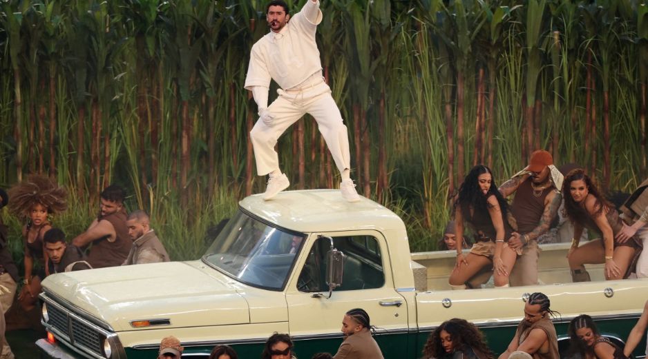 En general, el espectáculo de Bad Bunny promedió 128.2 millones de espectadores. AFP / P. T. Fallon