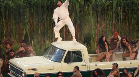 En general, el espectáculo de Bad Bunny promedió 128.2 millones de espectadores. AFP / P. T. Fallon