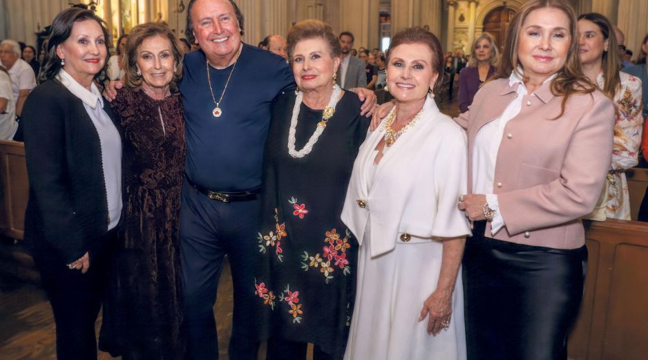 Xóchitl, Patricia, Enrique, Cecilia, Gloria y Gabriela Michel Velasco. GENTE BIEN JALISCO / C. JIMENO