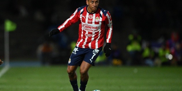 Chivas pierde a Luis Romo por lesi&oacute;n previo al Cl&aacute;sico Nacional