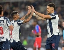 “Tecatito” Corona y Lucas Ocampos ingresaron en la parte final del juego y fueron protagonistas del segundo gol. EFE/M. Sierra