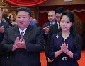 Kim Jong Un y su hija adolescente en el Gran Teatro de Pyongyang Oriental, durante un evento el 29 de junio de 2025. AP/Servicio de Noticias de Corea