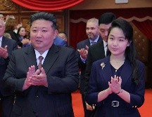 Kim Jong Un y su hija adolescente en el Gran Teatro de Pyongyang Oriental, durante un evento el 29 de junio de 2025. AP/Servicio de Noticias de Corea