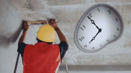 La reducción de la jornada laboral semanal de 48 a 40 horas a partir de 2027 y hasta 2030, beneficia a 13.5 millones de trabajadores, pero es criticada. ESPECIAL / CANVA