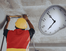 La reducción de la jornada laboral semanal de 48 a 40 horas a partir de 2027 y hasta 2030, beneficia a 13.5 millones de trabajadores, pero es criticada. ESPECIAL / CANVA