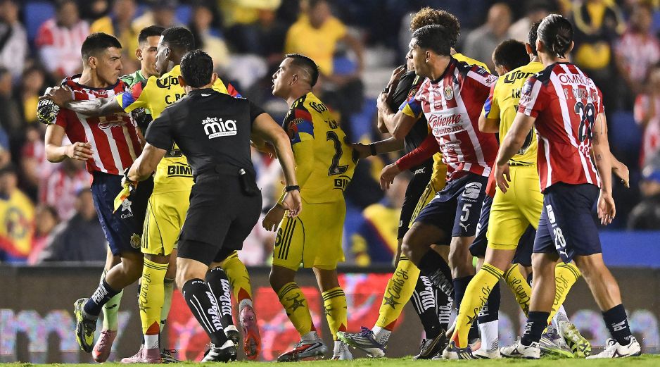 Este 14 de febrero, los aficionados de Chivas y América revivirán una rivalidad marcada por todo menos por el amor. IMAGO7