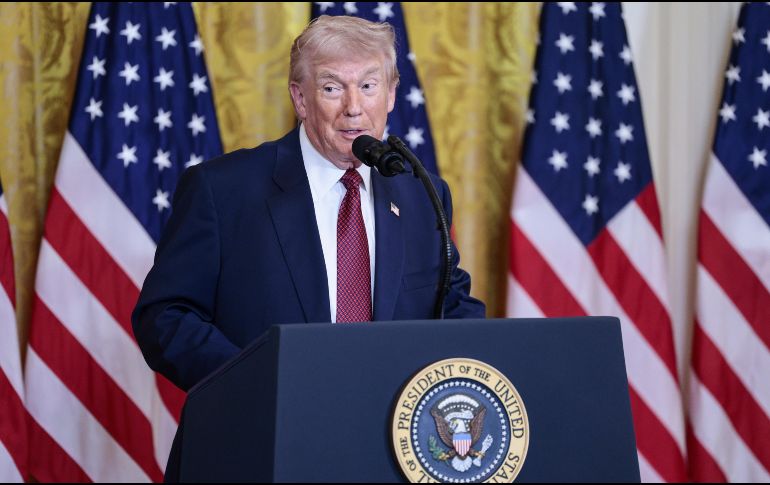 Trump subrayó que la fiscal general respondió con firmeza a las críticas sobre la gestión del caso Epstein durante su comparecencia legislativa. EFE/ARCHIVO