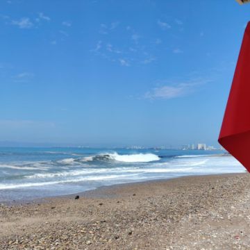 Así se encuentran las playas de Puerto Vallarta este jueves 12 de febrero de 2026. ESPECIAL / FACEBOOK Protección Civil y Bomberos Puerto Vallarta