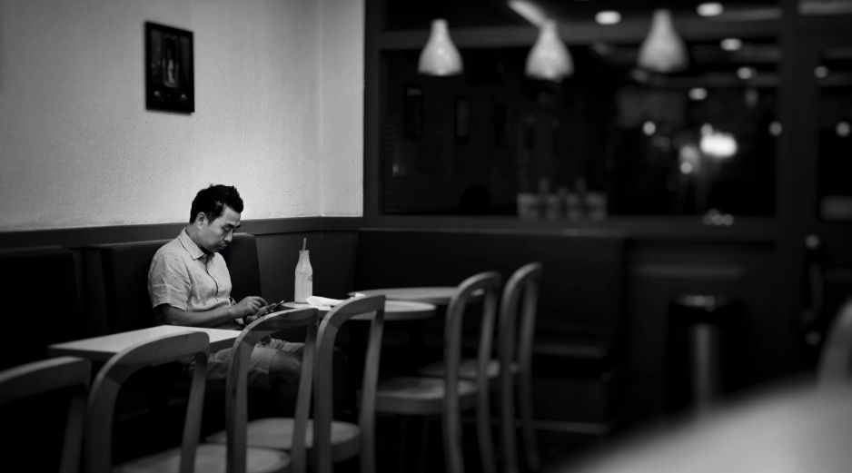 La psicología ofrece una mirada más matizada sobre lo que implica contar con pocos amigos. Unsplash