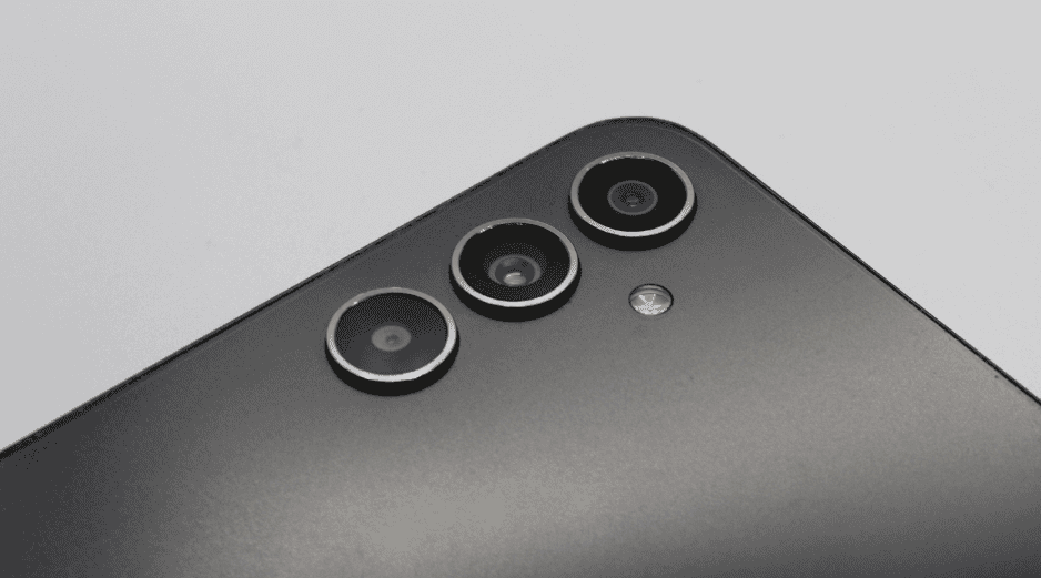 Varios especialistas señalan que el nuevo modelos de Samsung será revolucionario y podría opacar a el iPhone 17. CANVA